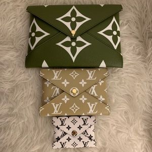 LOUIS VUITTON Monogram Giant Kirigami Set